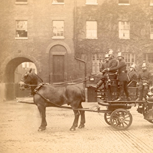 LCC-MFB Horse drawn steamer and fire crew
