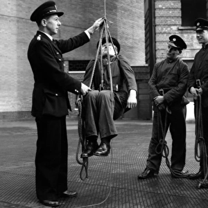 LFB firefighters receiving knots and lines training