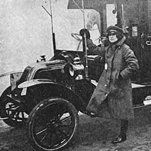 Miss Susan Dudley Ryder, Londons 1st lady taxi driver, WW1