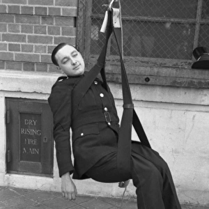 NFS-London Region 100ft turntable rescue sling, WW2