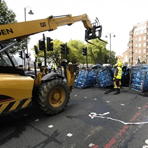 An overturned lorry spills its load, Cheyne Walk