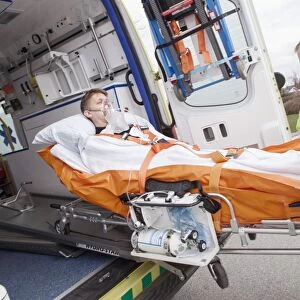 Cardiac patient in an ambulance C016 / 7455