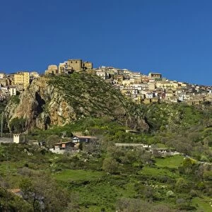 Cesaro, a town perched in a stunning location in the northwest highlands west of Mount Etna, Cesaro, Messina Province, Sicily, Italy, Mediterranean, Europe