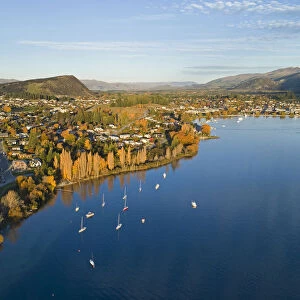 Wanaka and Lake Wanaka in autumn, Otago, South Island, New Zealand