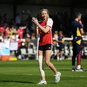 Arsenal Women's FA Super League Triumph: Leah Williamson's Emotional Reunion with Adoring Fans