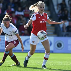 Arsenal's Leah Williamson in Action: Arsenal Women vs. West Ham United (2019-20 WSL)