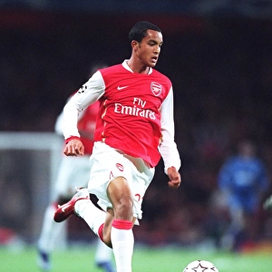 Theo Walcott's Stunner: Arsenal's 3:1 Victory Over Hamburg in the Champions League, Group G (November 21, 2006)