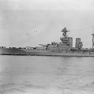 The fleet arrives at Southend HMS Barham a Queen Elizabeth-class battleship 18