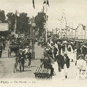 Crowds on the Parade at Cowes, Isle of Wight (b / w photo)