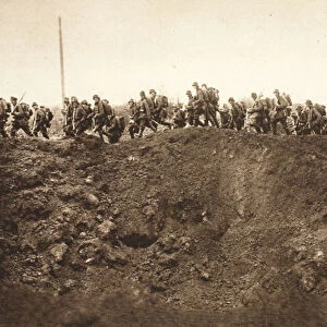 Reserves advance across the no mans land between St. Quentin and Laon (b / w photo)