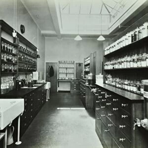Dispensary for out-patients, Hammersmith Hospital, London, 1935