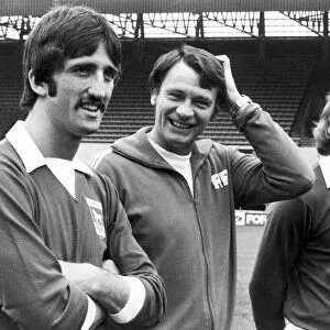 Bobby Robson Football manager of Ipswich with players. 18th July 1975