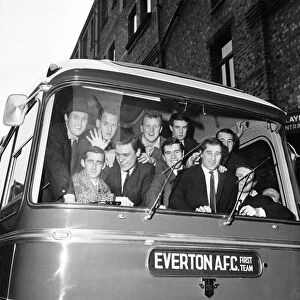 Everton players leave for Sunderland in their £10 000 coach ahead of their FA cup