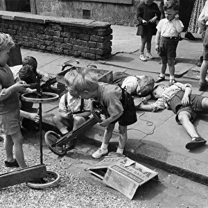 London children prepare for "Soap Box Derby"June 1950