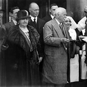 A presentation to David Lloyd George at Aberdare Hospital. Circa 1934
