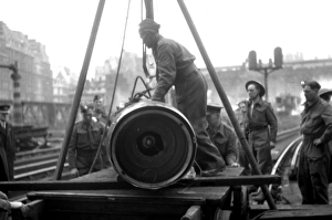 Blitz in London -- bomb disposal at Charing Cross