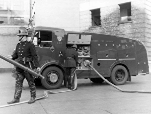 GLC-LFB - Foam Tender and crew at Battersea