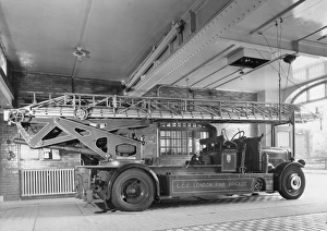 LCC-LFB Magirus (screw) 100ft turntable ladder