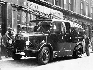 LCC-LFB New enclosed London fire engine