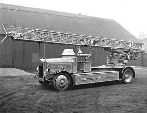 LCC-LFB solid tyre Turntable Ladder