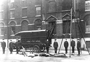 LCC-LFB Southwarks breakdown lorry and crew