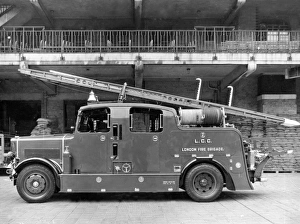 LFB enclosed Leyland pump, Brigade HQ, WW2