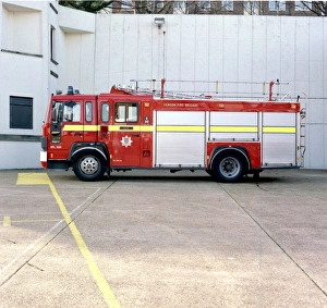 LFDCA-LFB Volvo Saxon pump ladder at Croydon