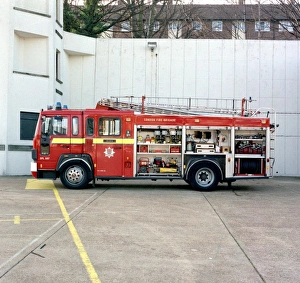 LFDCA-LFB Volvo Saxon pump ladder at Croydon