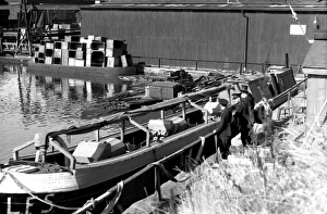 NFS (London Region) narrow boat fitted with fire pumps NFS (London Region) narrow boat fitted with fire pumps