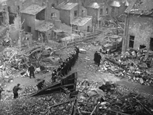 Blitz in London -- pulling debris clear, WW2