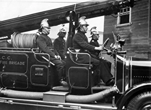 <b class=qtipBold><figcaption>LFB crew on motorised vehicle</figcaption></b><br>LCC London Fire Brigade crew on a motorised vehicle, February 1934.<br><em>© London Fire Brigade / Mary Evans Picture Library</em> LFB crew on motorised vehicle